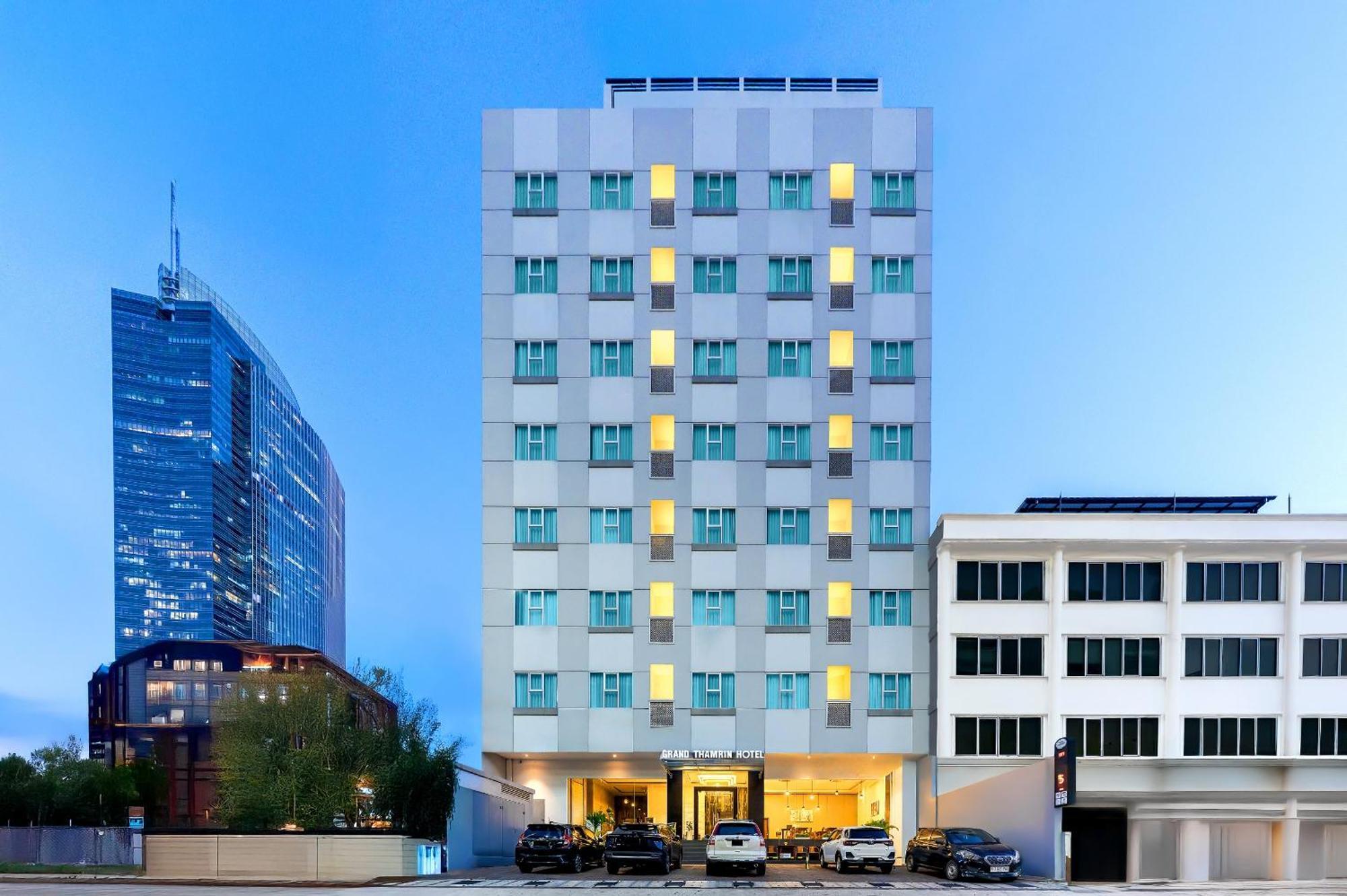 Grand Thamrin Hotel Jakarta Exterior photo