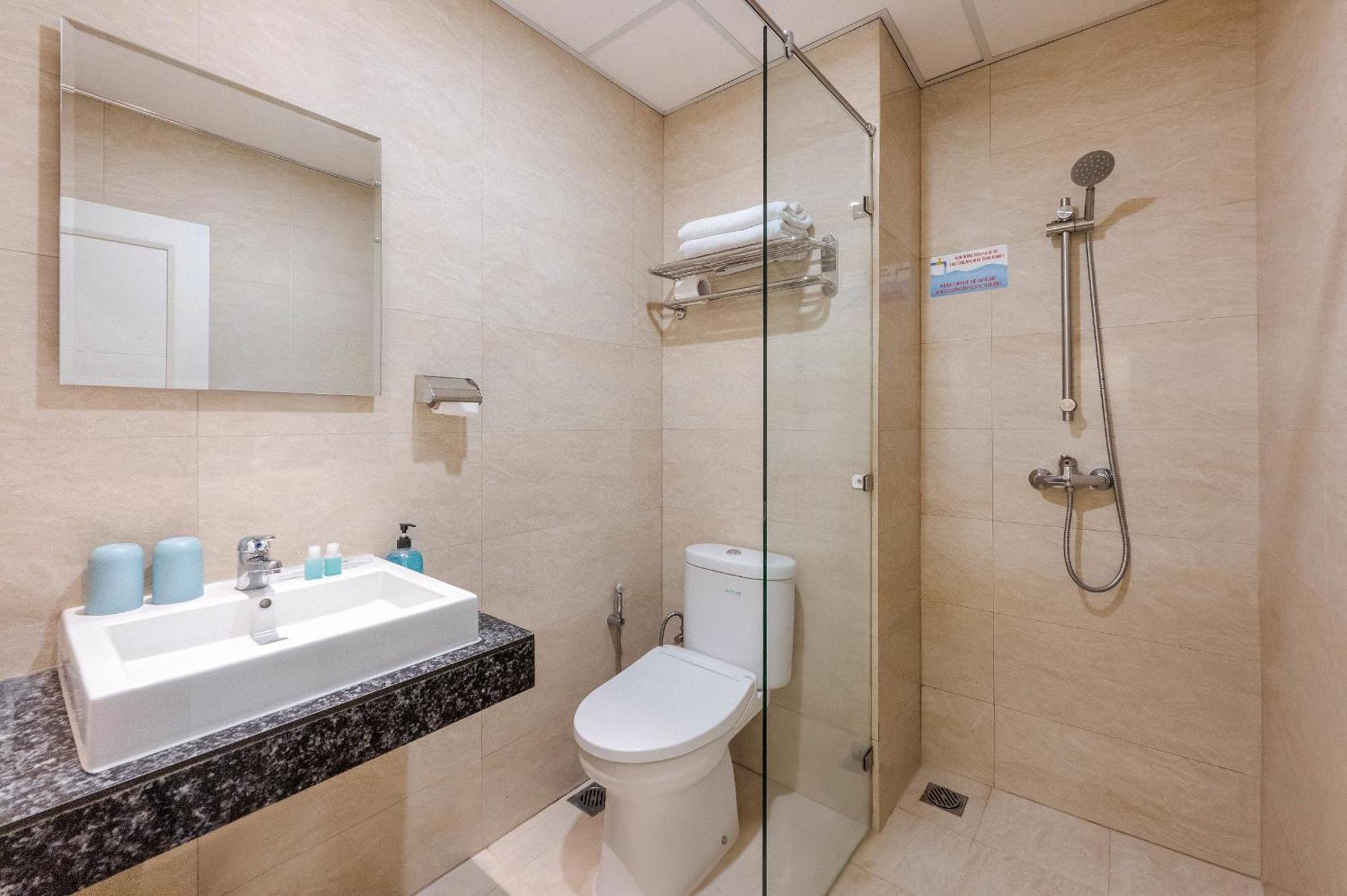 Grand Thamrin Hotel Jakarta Exterior photo