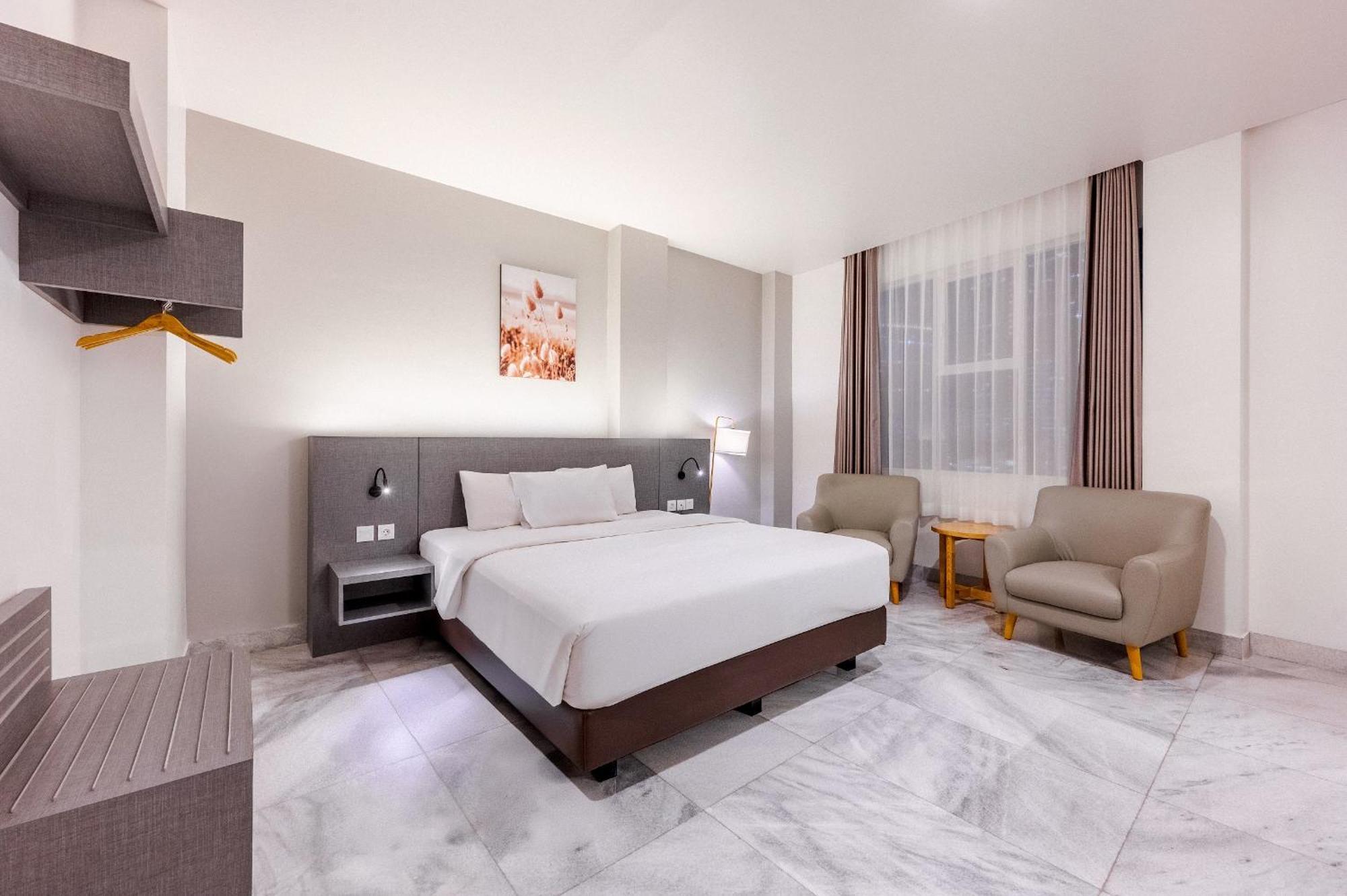 Grand Thamrin Hotel Jakarta Exterior photo