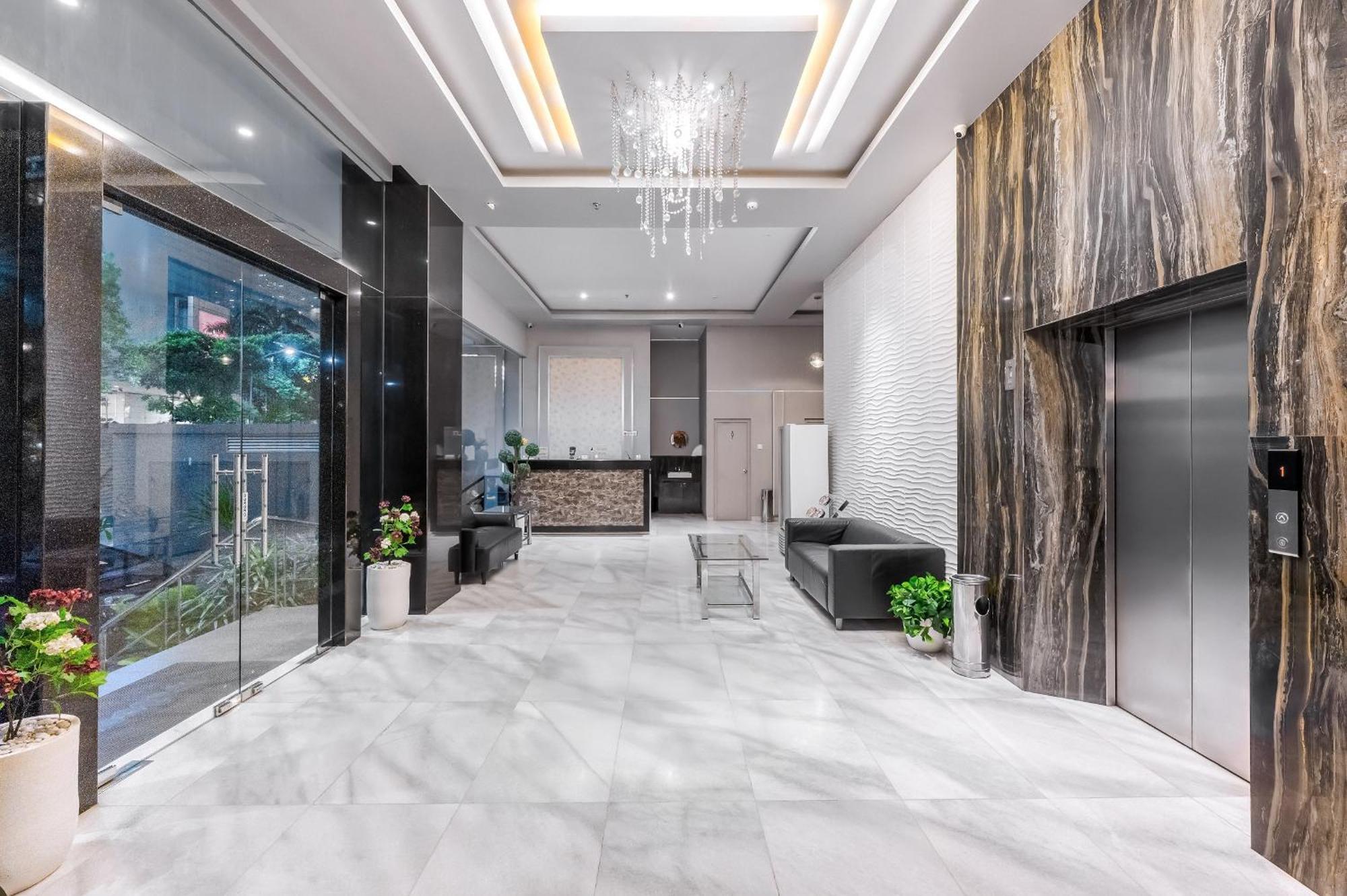 Grand Thamrin Hotel Jakarta Exterior photo