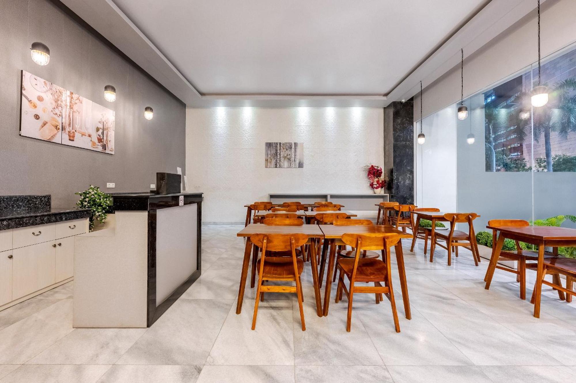 Grand Thamrin Hotel Jakarta Exterior photo